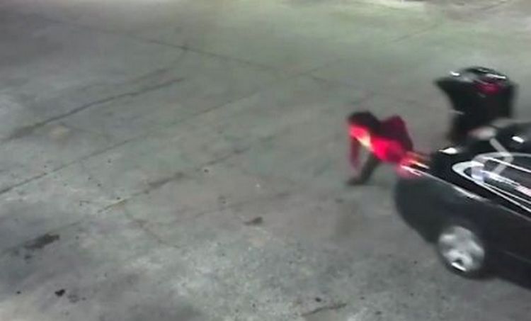 (VIDEO) Joven logra escapar de sus secuestradores como de película