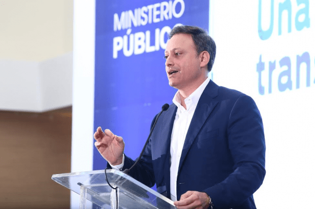 Anuncian aumento de sueldo de un 25% para personal del Ministerio Público
