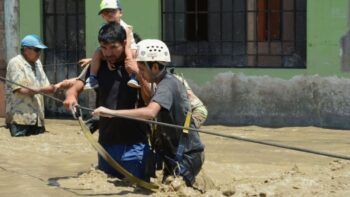 75 muertos en Perú tras deslizamiento e inundaciones
