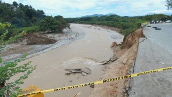 Cierran entrada a San Cristóbal por autopista 6 de Noviembre en dirección Sur -Este