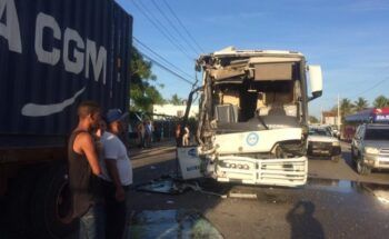 20 heridos en la Romana tras accidente de autobús