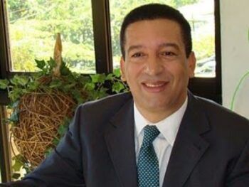 Johnny Jones está recluido en la Plaza de la Salud