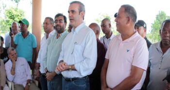 Ciudadanos abandonan el campo por falta de atención del Gobierno, según Abinader