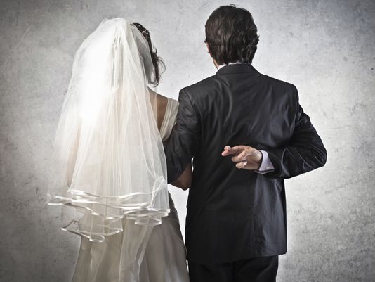 Matrimonios falsos para conseguir “Residencia Americana” están en la mira