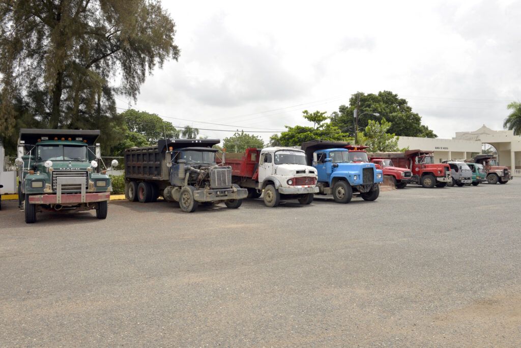 Medio Ambiente detiene camiones en operativos río Nizao