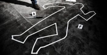 Policía mata a dos hombres en una cabaña