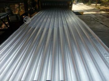 Por unas planchas de zinc Hombre mata hermano