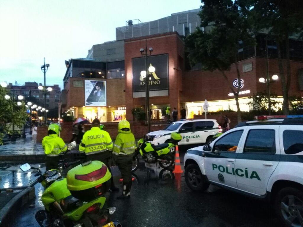 FUERTES IMÁGENES: Una explosión en un centro comercial de Colombia deja al menos tres muertos