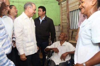 D M visita al anciano de 117 años que deseaba conocerlo