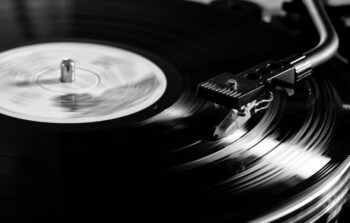 Sony se prepara en relanzar la producción de discos en vinilo o LP.
