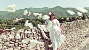 Mujer se casa con un puente