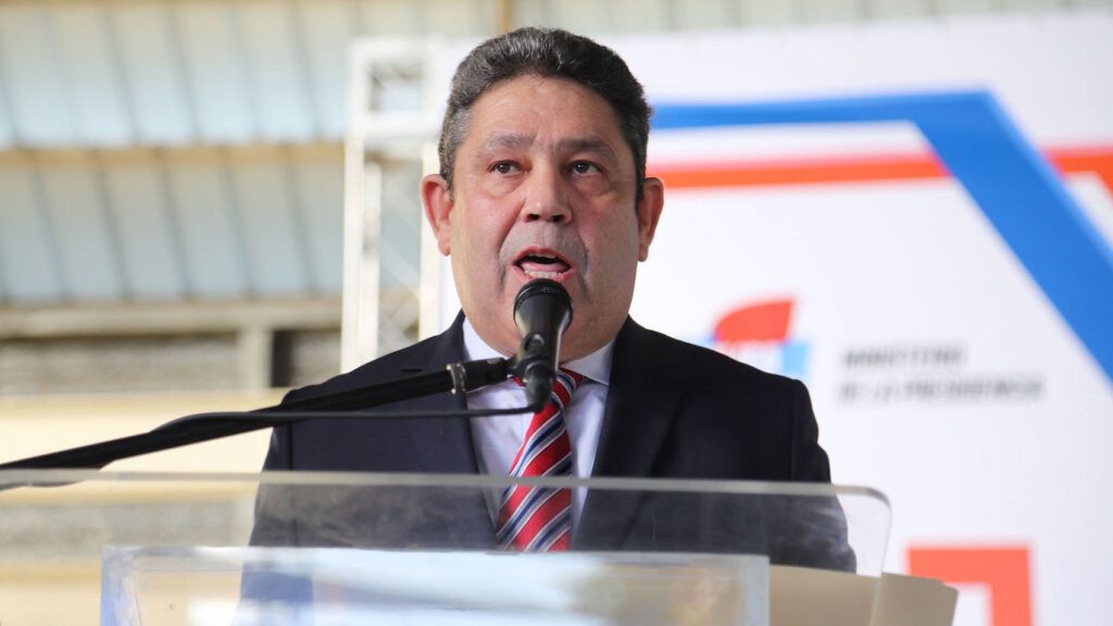 Piden destituir al administrador de Bienes Nacionales Emilio Rivas por acto de corrupción.