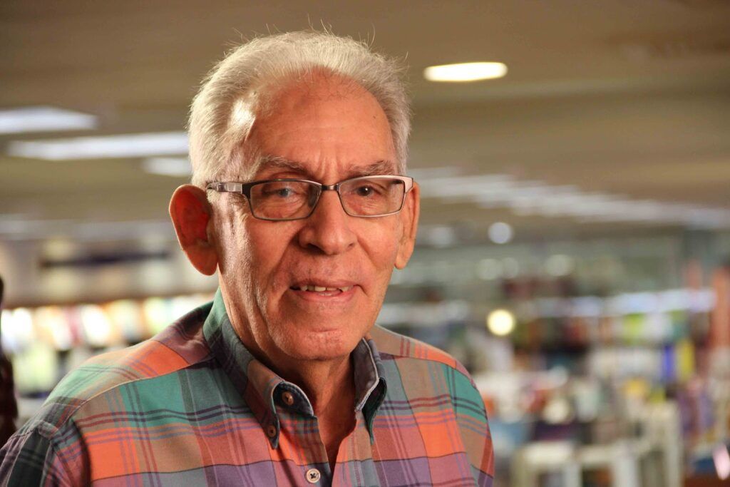 Muere escritor y critico de cine Armando Almánzar.