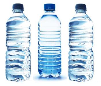 Beber agua durante 7 dias de la misma botella podría ser el equivalente a lamer la taza del inodoro