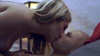 Mujer se acuesta con un robot y queda fascinada