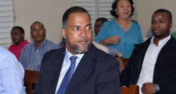 Condenan a Raúl Mondesí a ocho años de prisión por malversar fondos públicos.