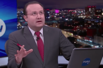 Presentador fue sorprendido por terremoto en vivo