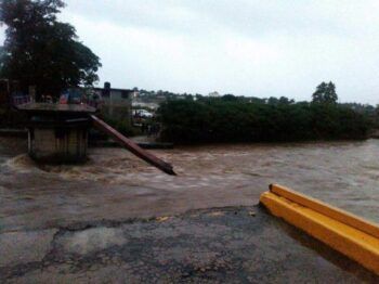 (Video) Cae puente que comunicaba a RD y Haití