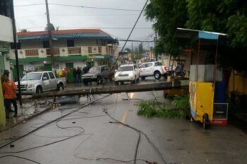 Huracán María deja sin electricidad a miles de personas en R. Dominicana.