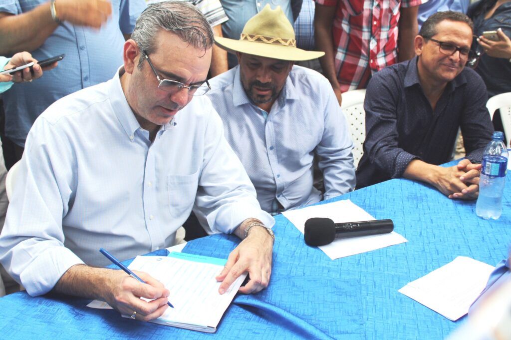 Abinader recomienda dominicanización del trabajo agrícola en la frontera