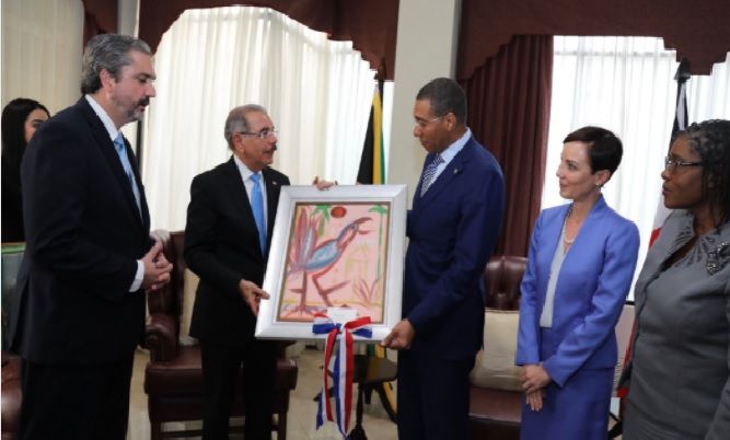 Medina realiza visita a primer ministro de Jamaica, Andrew Holness
