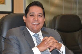 Presidente designa John Guilliani embajador en Israel