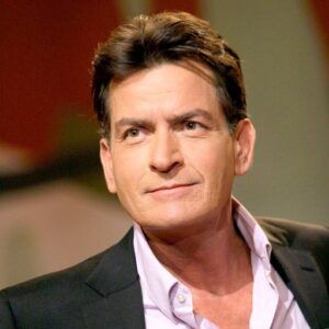 Charlie Sheen es acusado de mantener relaciones sexuales con un niño de 13 años