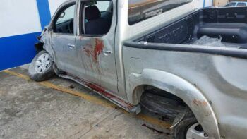 Al menos un muerto tras choque de camioneta con una casa