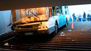 Al menos 5 muertos y 15 heridos tras autobús arrollar a varias personas en Rusia