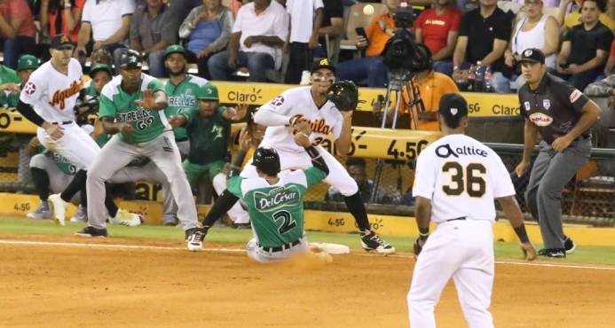 Las Águilas le complican la situación a las Estrellas