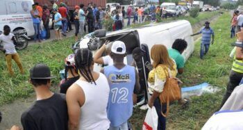 Cuatro heridos en la autopista autopista Duarte tras volcadura de autobús