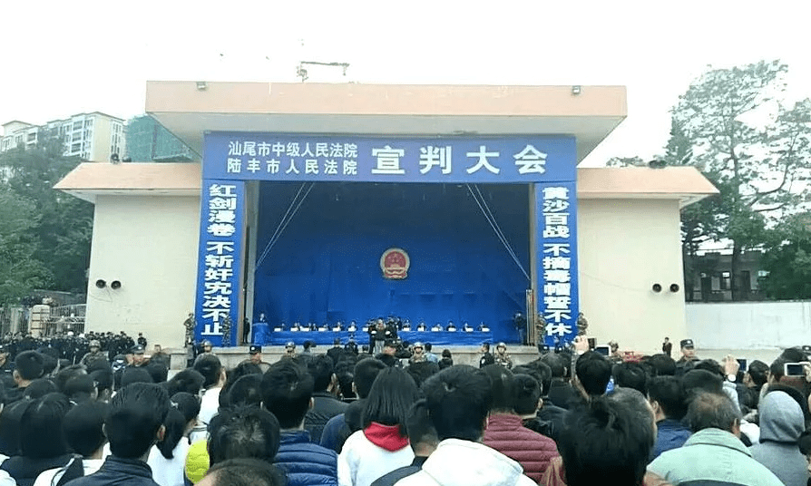 Diez personas son ejecutada en China ante la mirada de miles
