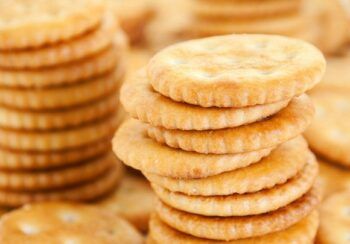 Hombre golpea a su novia porque se comió su galleta