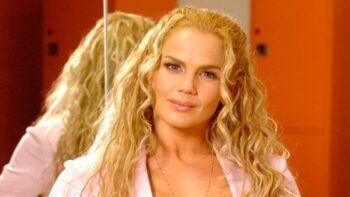 Niurka Marcos muestra sus senos en plena entrevista