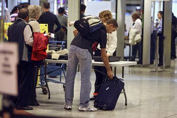 Estos son los inmigrantes que no deben viajar fuera de los Estados Unidos durante las Navidades