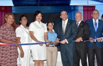 Danilo Medina entrega centro educativo acogerá 945 estudiantes de Azua