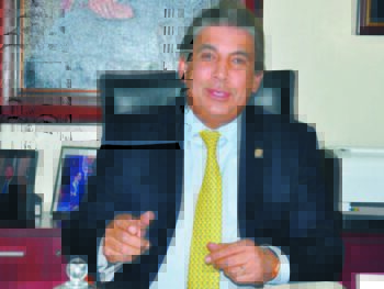 Ex senador Castillo defiende derecho de Danilo a aspirar a un tercer período sin modificar la constitución.