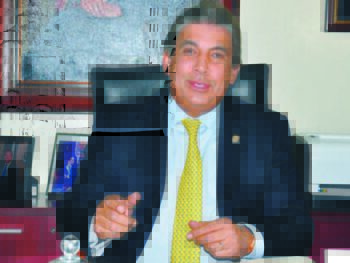 Ex senador Castillo defiende derecho de Danilo a aspirar a un tercer período sin modificar la constitución.