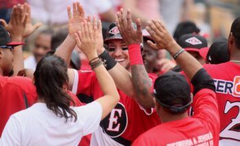 Escogido azotó a las Águilas y se acerca al segundo