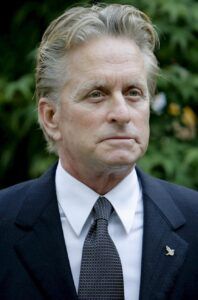 Acusan a Michael Douglas de masturbarse delante de una mujer hace 30 años