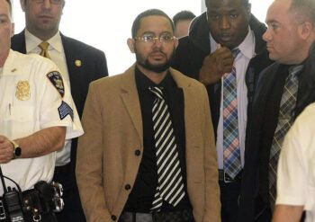 Policía dominicano es acusado de robar dinero ropa y celular en NY