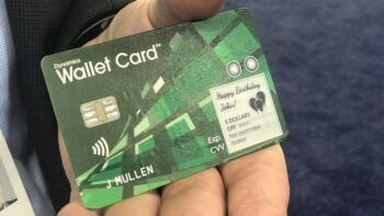 Crean tarjeta de crédito con pantalla y batería