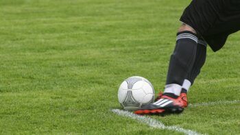 Futbolista mata árbitro por expulsarle del partido