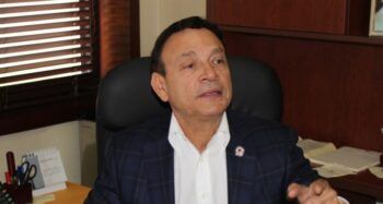 Hermano somete a ex director de la OISOE Pimentel Kareh por supuesta estafa de 50 MM de dólares.
