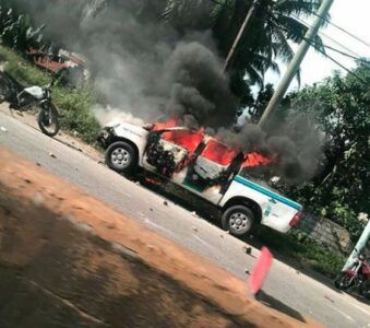 Queman vehículo de la AMET en Boca Chica