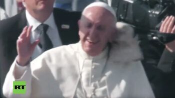 Golpean al papa Francisco (VIDEO)