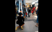 Video: Le pide matrimonio a su novio y la dejan en visto