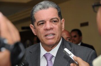 Ministro de Interior y Policía Carlos Amarante Baret pide a leonelistas dejar trabajar al presidente Medina.