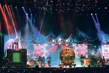 Ricardo Arjona renovado en su Circo Soledad.