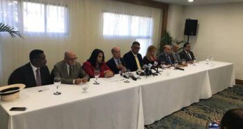 La oposición plantea voto preferencial para senadores, y obligatorio.